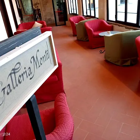 Locanda Leonardo ホテル カロルツィオコルテ