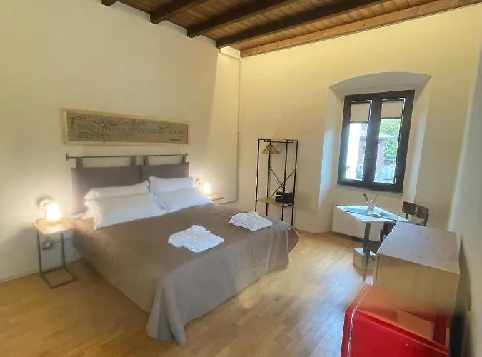 ホテル Locanda Leonardo カロルツィオコルテ