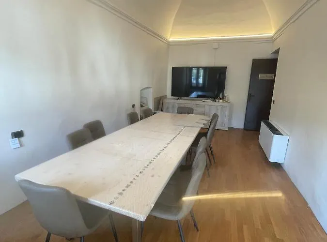 ホテル Locanda Leonardo カロルツィオコルテ