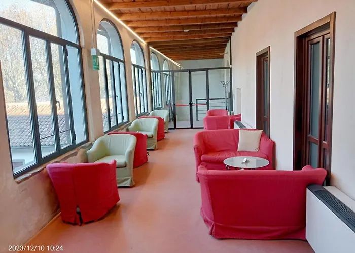 Locanda Leonardo 3* カロルツィオコルテ