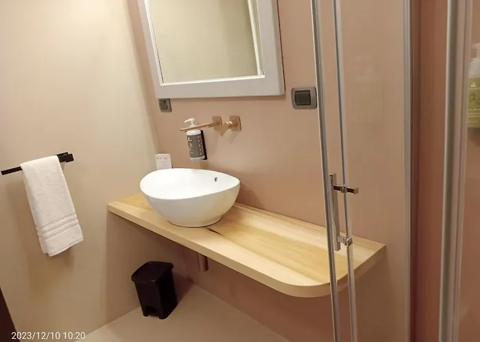 Locanda Leonardo カロルツィオコルテ