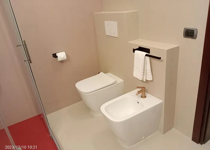 Locanda Leonardo カロルツィオコルテ