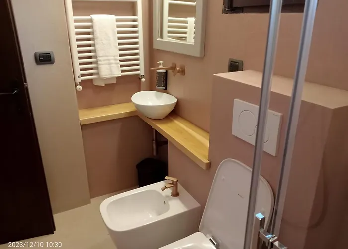 Locanda Leonardo ホテル カロルツィオコルテ