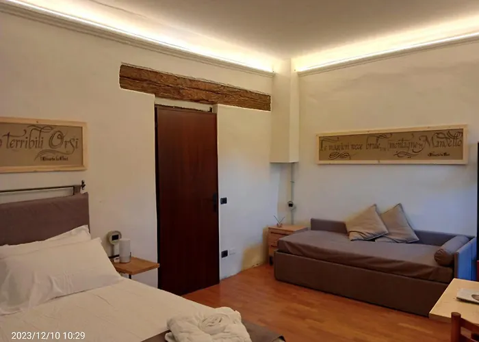 ホテル Locanda Leonardo カロルツィオコルテ