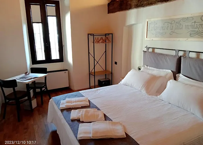 Locanda Leonardo カロルツィオコルテ